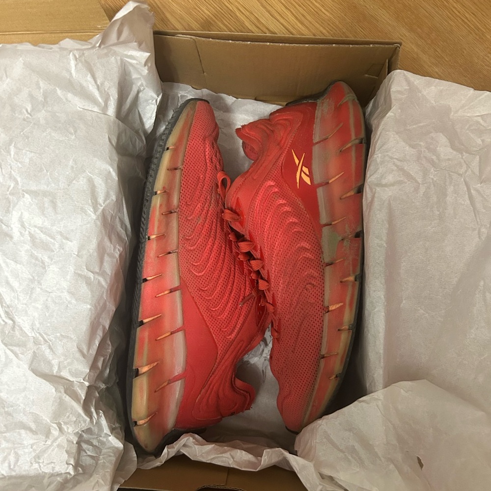 Reebok Zig kinetica - size 11 us men Red
